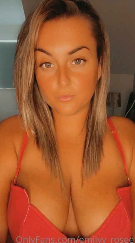 emilyy rosee トップスター 写真