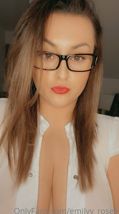 emilyy rosee アダルト女優 写真