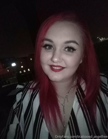 ピアス乳首オンリーファンズ 無料エロ 画像