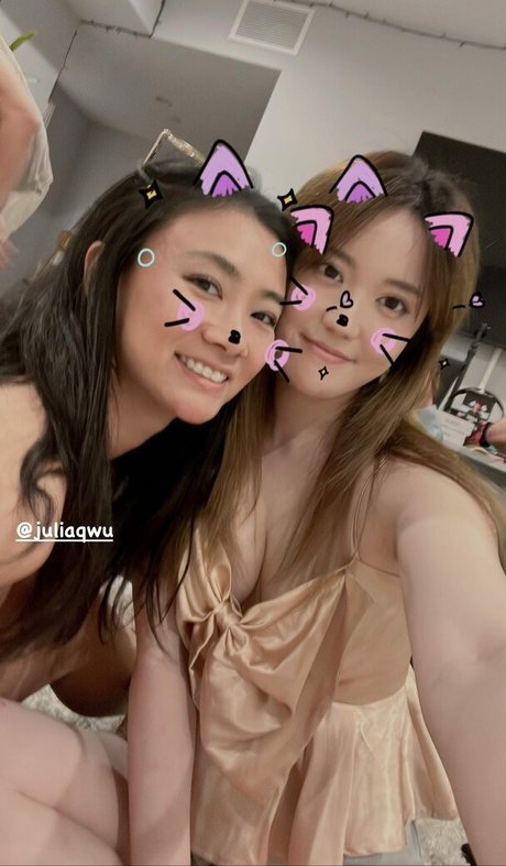 Plushys 美しいモデル 写真