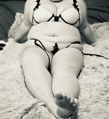 adrianahunnydrip ヌードスター 写真