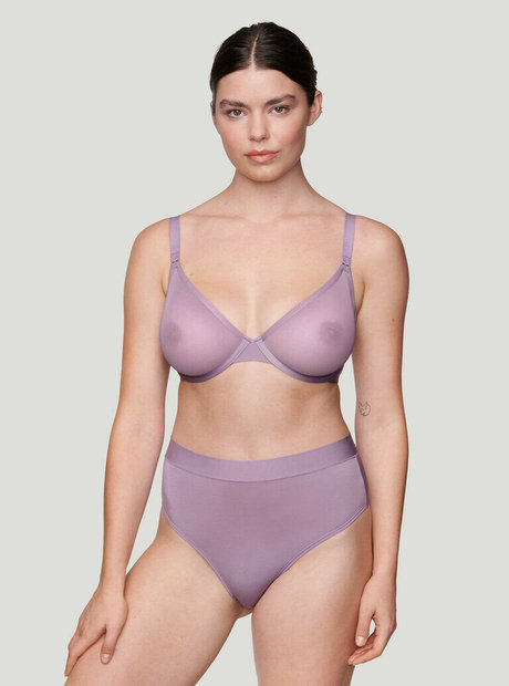 巨乳の熟女オンリーファンズ セクシー 写真