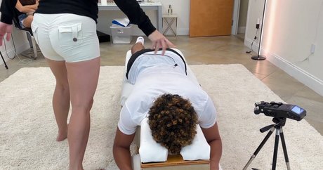 Mondragon Chiropractic アート女優 画像