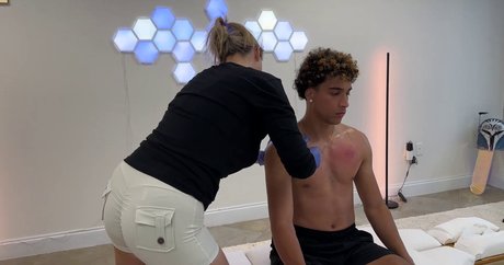 Mondragon Chiropractic 完璧なモデル ギャラリー