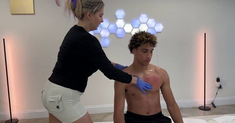 Mondragon Chiropractic 無料モデル 写真