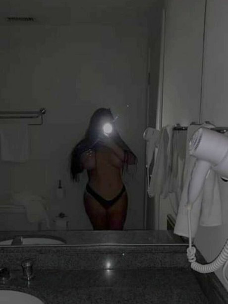 alecavalcanticorreia エロティック女優 ギャラリー