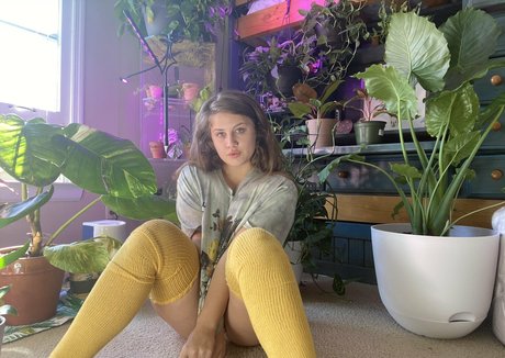 肉厚マンコオンリーファンズ セクシーヌード 写真