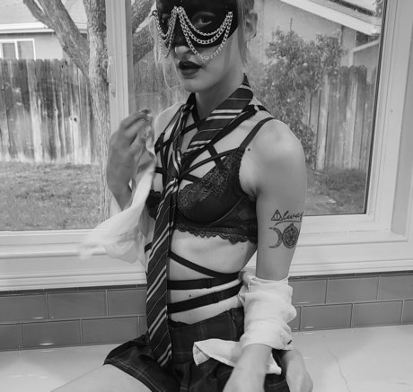 ラバーオンリーファン セクシー裸 ギャラリー