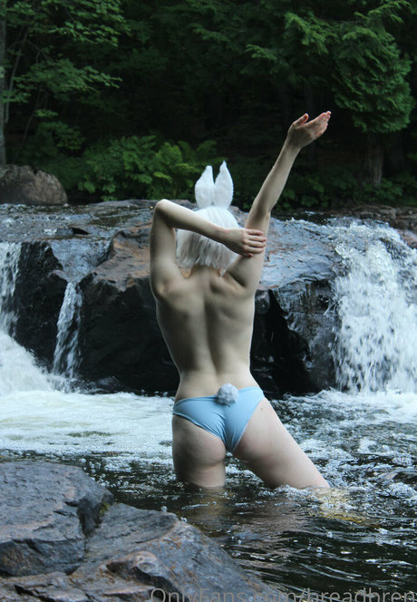 breadbren ヌード女優 写真