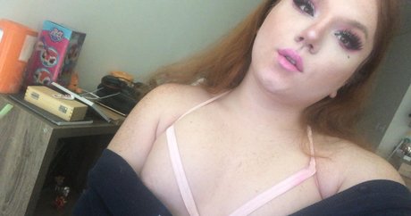 曲線美のクーガーOnlyFans ホットヌード 画像