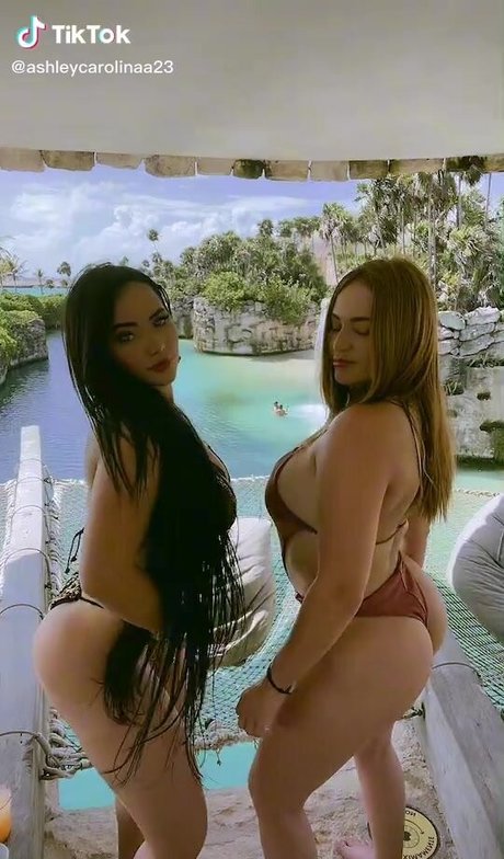 Ashley Carolina エロティックなスター 写真