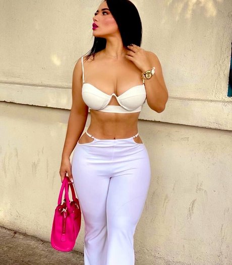 Ashley Carolina ポルノ女優 写真