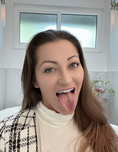 肉厚マンコオンリーファンズ 無料アダルト 写真