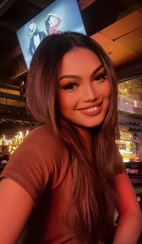 Ariana Tashne アダルトモデル 画像