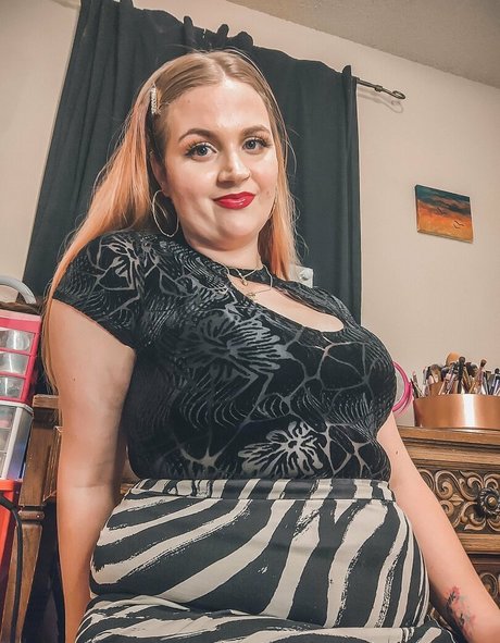 赤毛ティーンオンリーファンズ ポルノ 画像