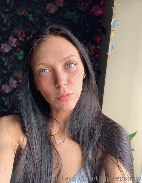 シーメールランジェリーオンリーファンズ エロチック 写真