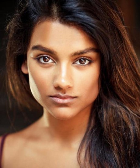 Simone Ashley スターセックス ギャラリー