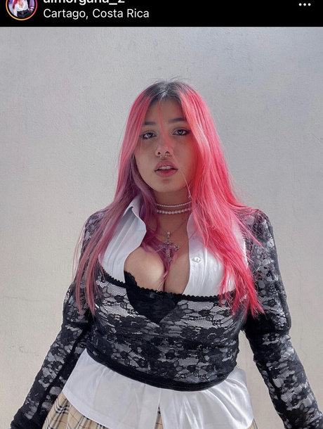 巨乳ティーンオンリーファンズ セクシーヌード 画像