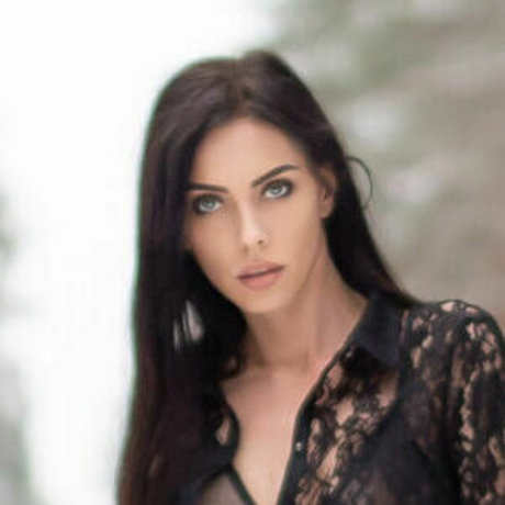 Miss Electric 無料のスター 写真