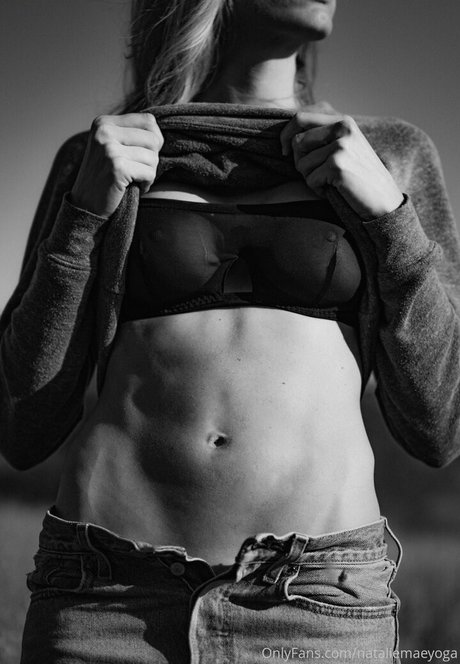 Nataliemaeyoga エロティックなスター 写真