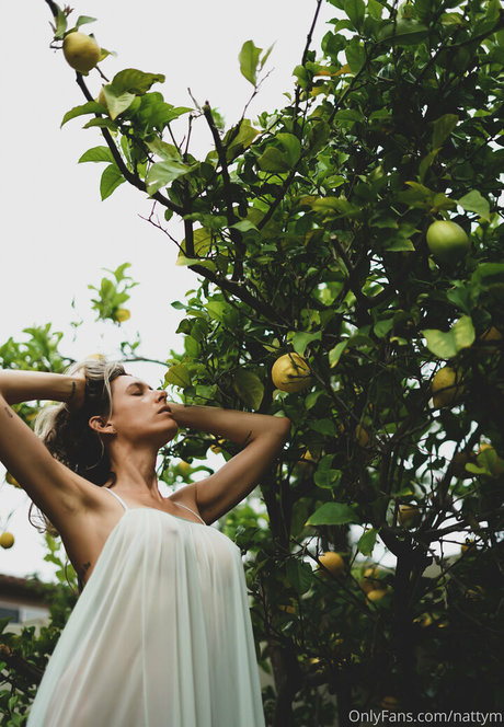 ソロオンリーファンズ 無料ポルノ 写真