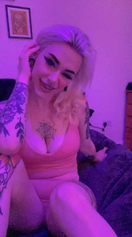 アラブのティーンズオンリーファンズ えろた 写真