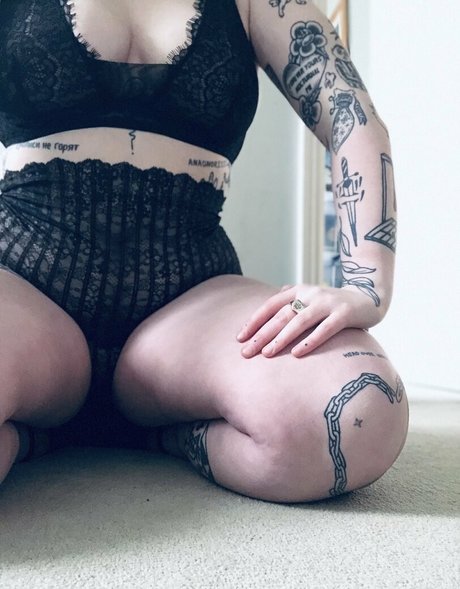 お金 オンリーファンズ 美しい裸 アーカイブ