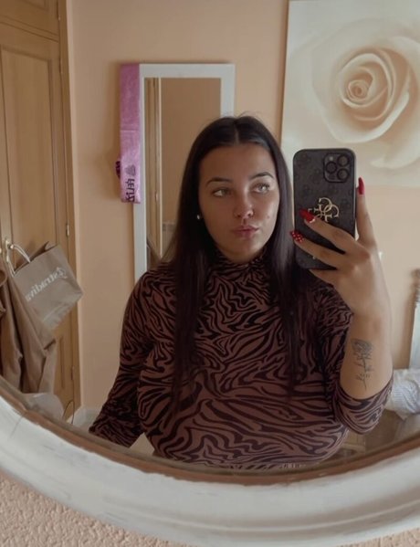 母乳オンリーファン セクシー裸 写真