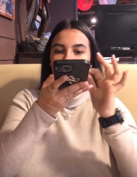 フェラチオ アジア人 OnlyFans ポルノグラフィック 画像