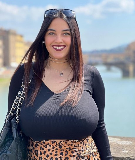 毛深いラテン系オンリーファンズ セクシーxxx 画像