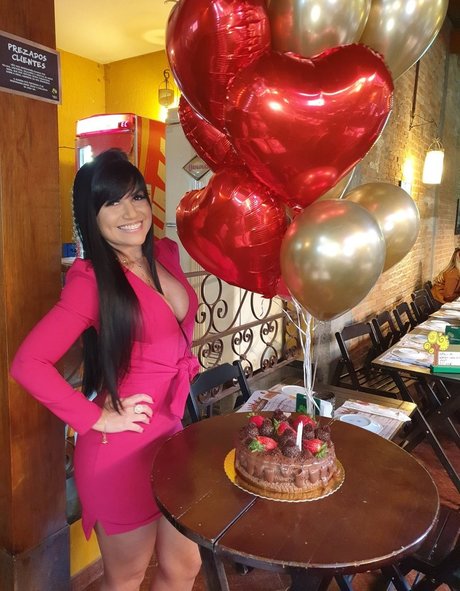 Nicole Carioca 裸の女優 ギャラリー