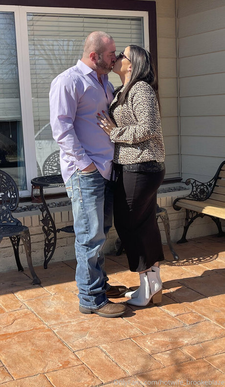 hotwife brookeblaze ヌードスター 画像