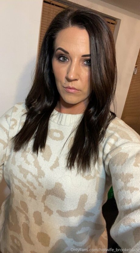hotwife brookeblaze 無料スター 写真