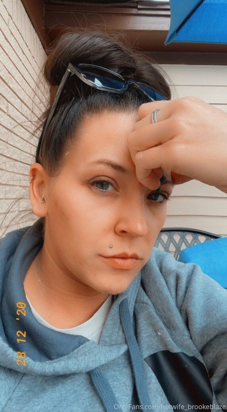 ブルネットの猫OnlyFans エロチック 写真