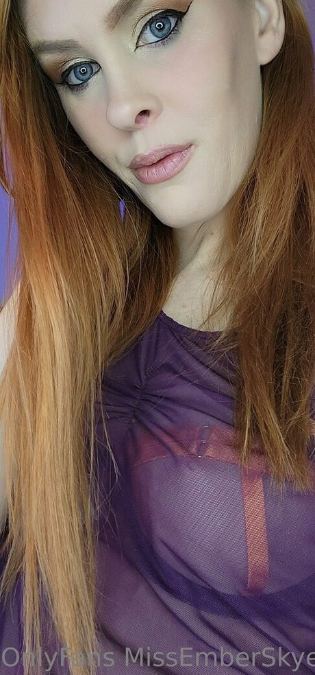 emberskyefree ポルノスター アート ギャラリー