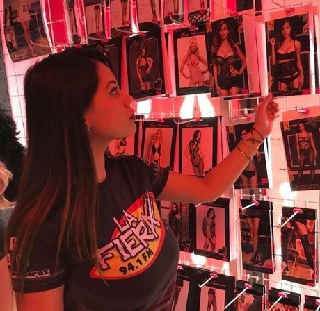 Itcel Macias エロティックなモデル 写真