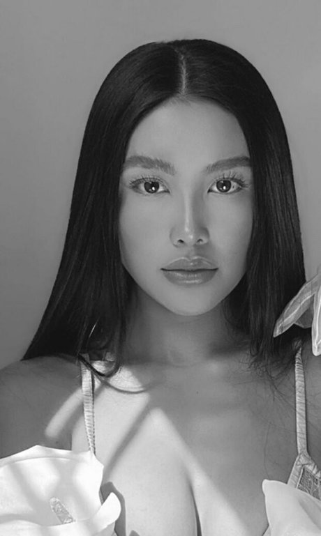 eyoung 裸のスター 写真