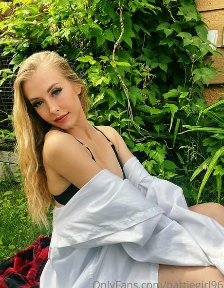 大きな乳首オンリーファンズ ポルノ 写真