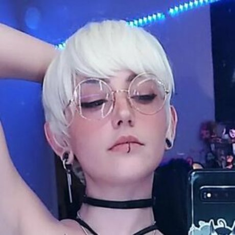 熟女クーガーオンリーファンズ セクシーヌード 写真