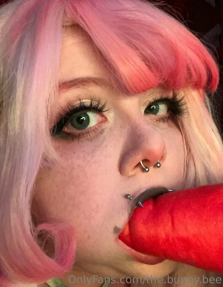 母乳オンリーファン アート裸 画像