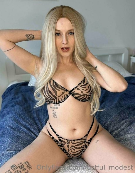 lustful modest ポルノスター xxx 画像