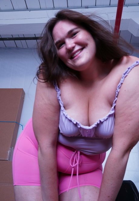 巨乳ブルネットオンリーファンズ エロ 写真