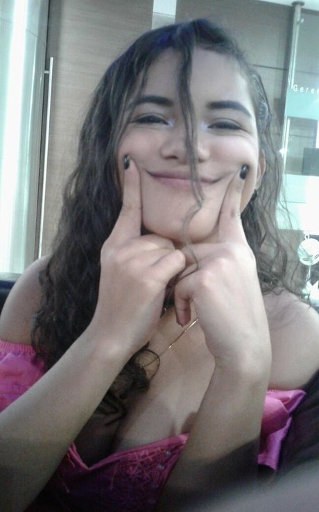 Criss Kersmist 素敵なポルノスター ギャラリー