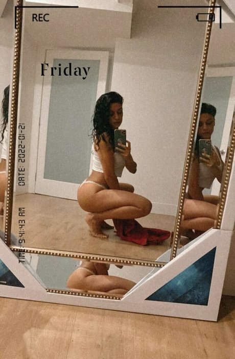 Skinnyroti 裸のスター 写真