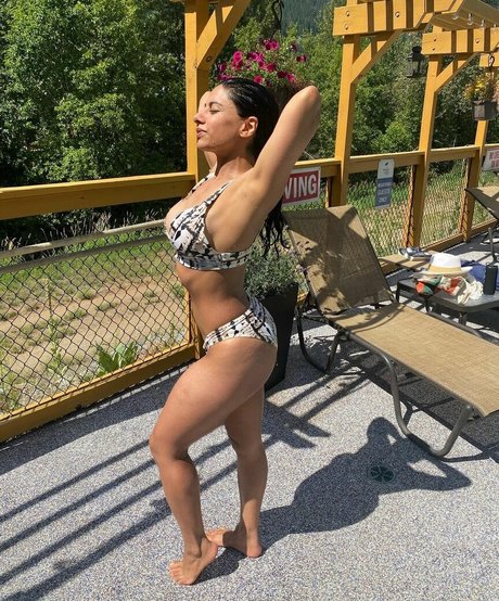 Skinnyroti セクシーモデル ギャラリー