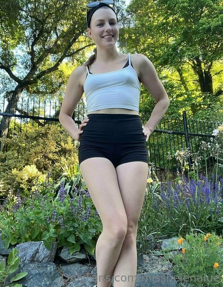 マイクロTバックOnlyFans 美しいヌード 写真