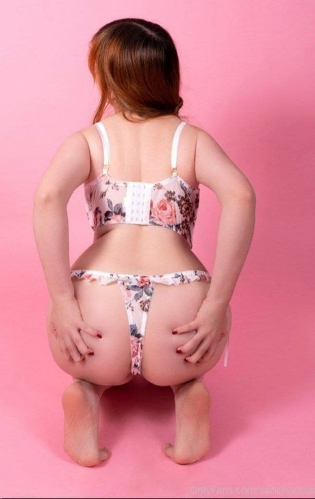 小柄なティーンオンリーファン セクシー ギャラリー