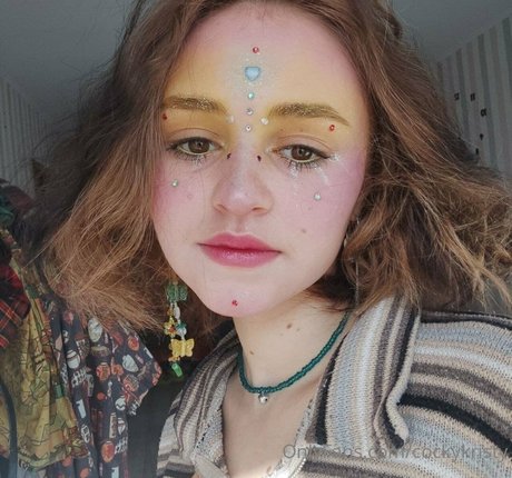 大学生のオンリーファンズ 無料裸 画像