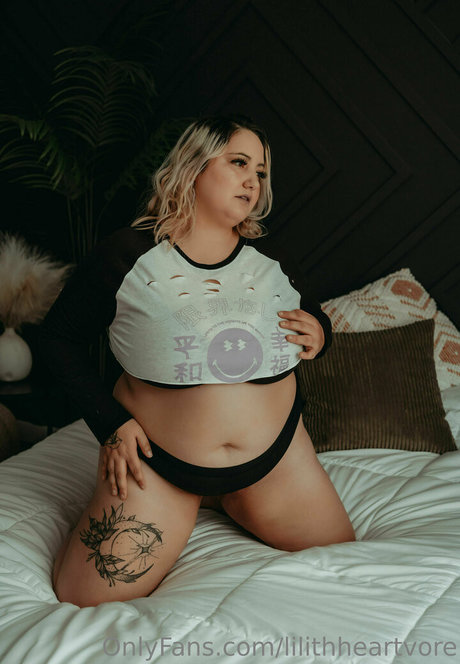 lilithheartvore ポルノモデル 画像