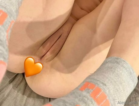 熟女メガネOnlyFans 無料ヌード 画像